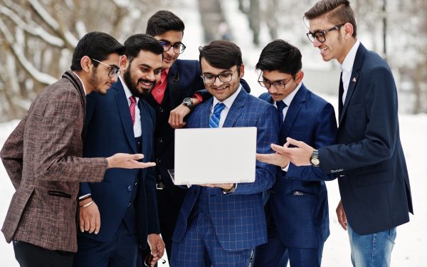 What Are The Pros And Cons Of Having a PMP Certification?